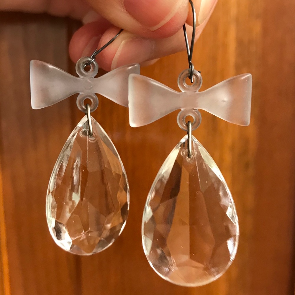 Clear Teardrop w/ Frosted Blue Bow